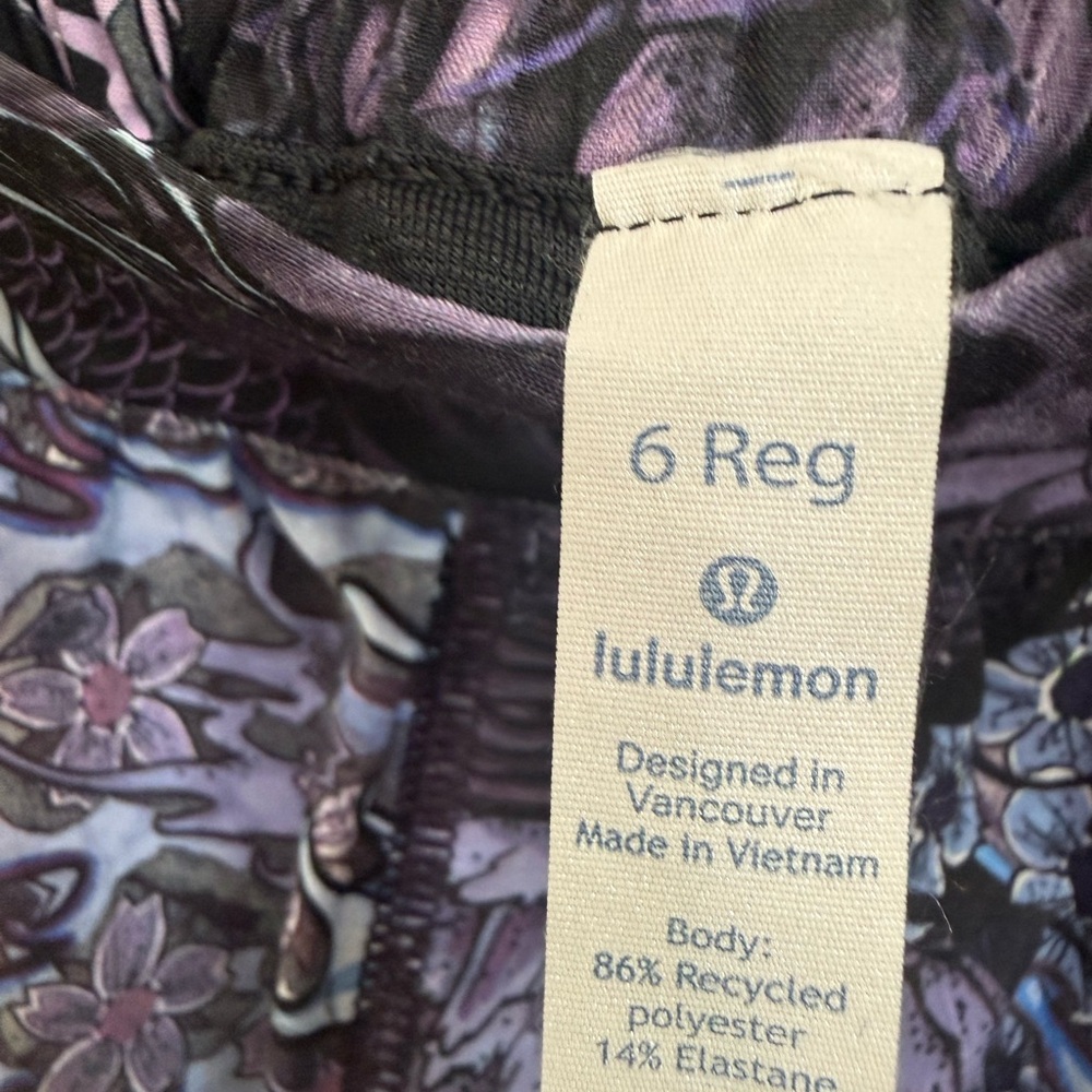 Lululemon Hotty Hot Purple/Black/Blue Shorts Size 6 - Picture 3 of 3